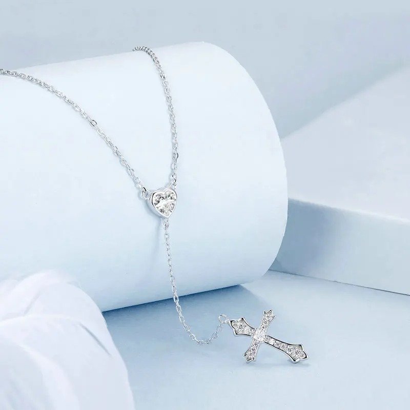 Collier pendentif délicat en forme de cœur