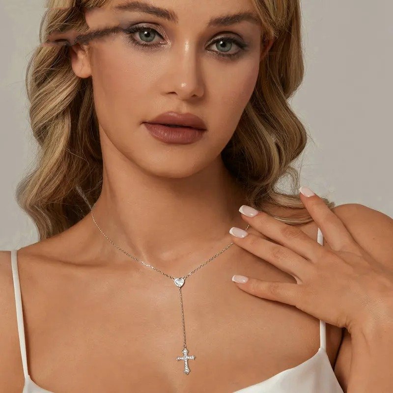 Collier pendentif délicat en forme de cœur