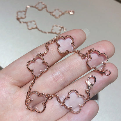 [Joyas Regalia] PULSERA DE ORO ROSA CON CRISTAL DE ROCA Y 5 MOTIVOS DE TRÉBOL