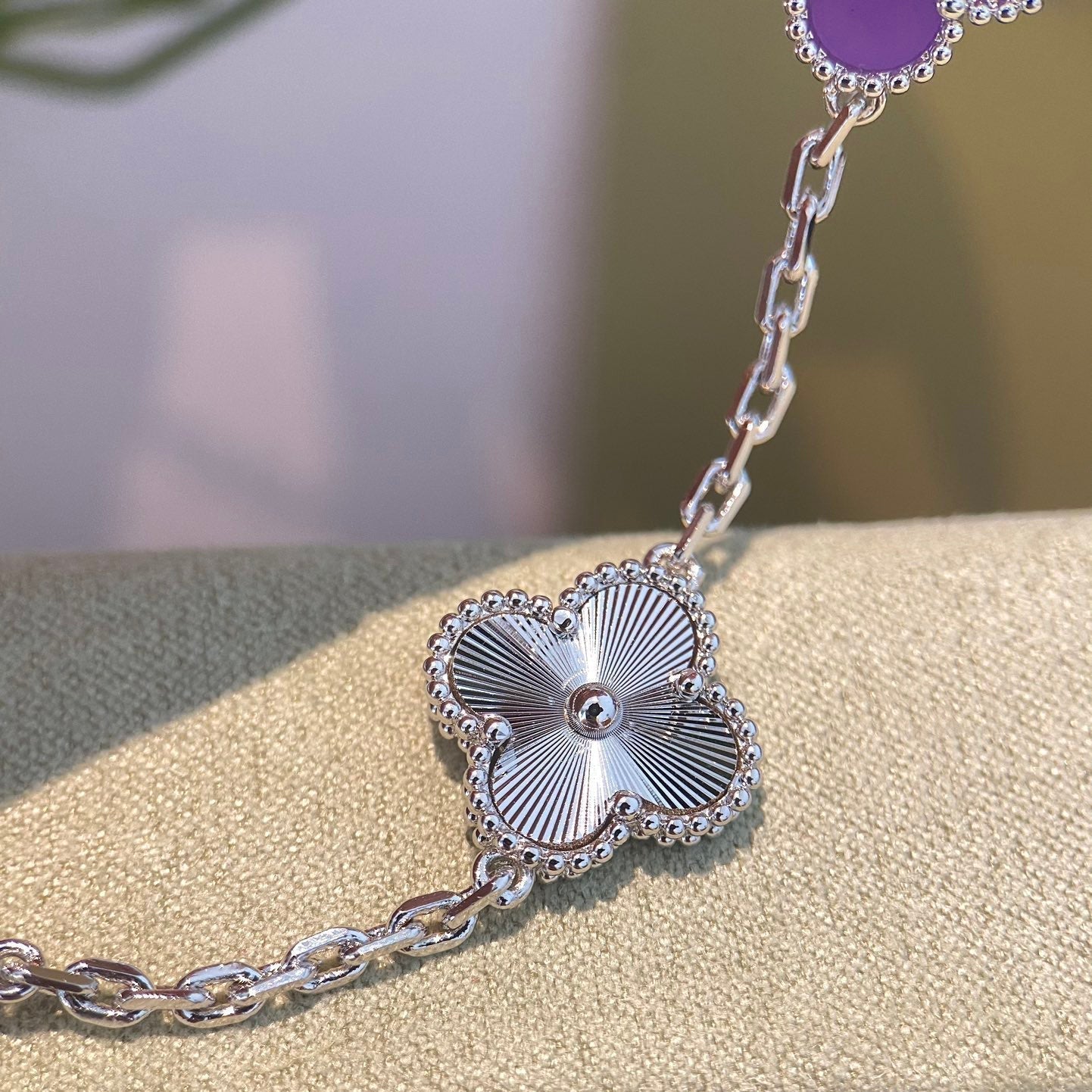[Joyas Regalia] PULSERA TRÉBOL 5 MOTIVOS PÚRPURA VIOLETA PLATA