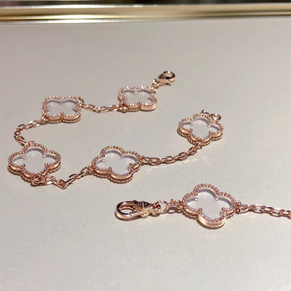 [Joyas Regalia] PULSERA DE ORO ROSA CON CRISTAL DE ROCA Y 5 MOTIVOS DE TRÉBOL
