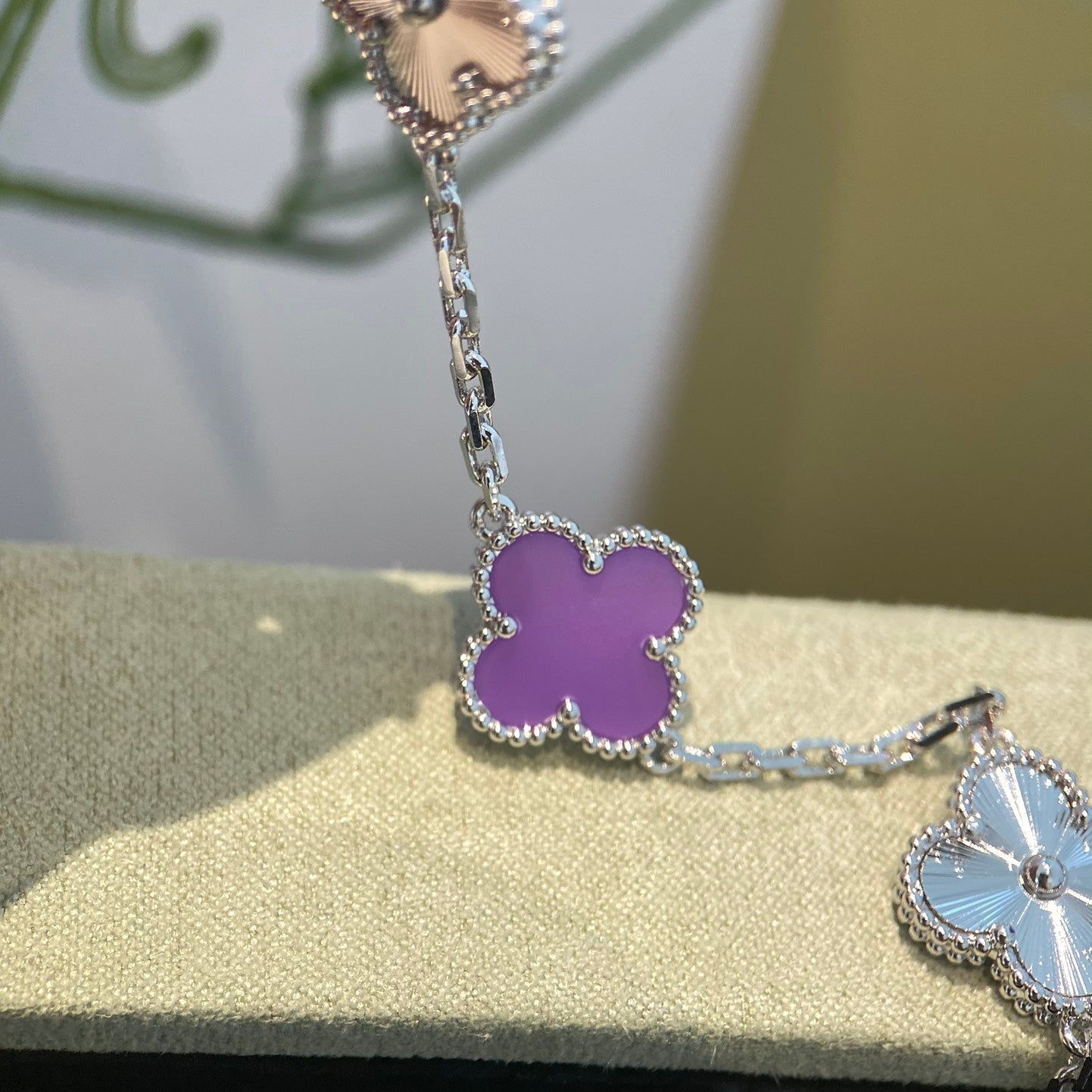 [Joyas Regalia] PULSERA TRÉBOL 5 MOTIVOS PÚRPURA VIOLETA PLATA