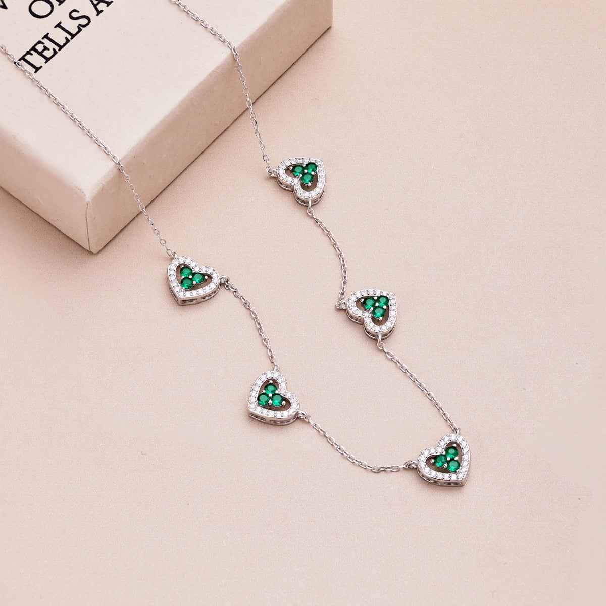 [Joyas Regalia]Collar de cinco corazones brillantes