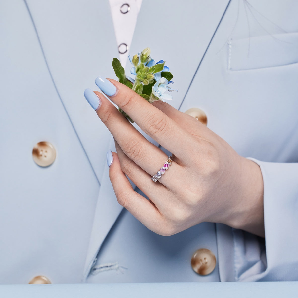 [Joyas Regalia] Anillo diario delicado con corte esmeralda vibrante