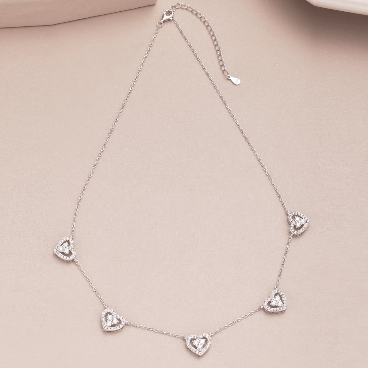 [Joyas Regalia]Collar de cinco corazones brillantes