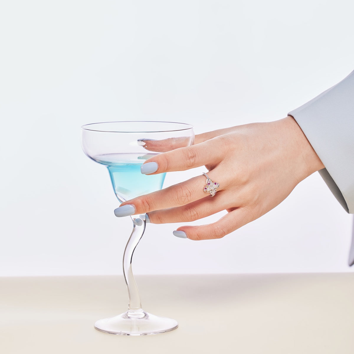 [Joyas Regalia] Anillo de banquete lujoso con forma de flor colorida