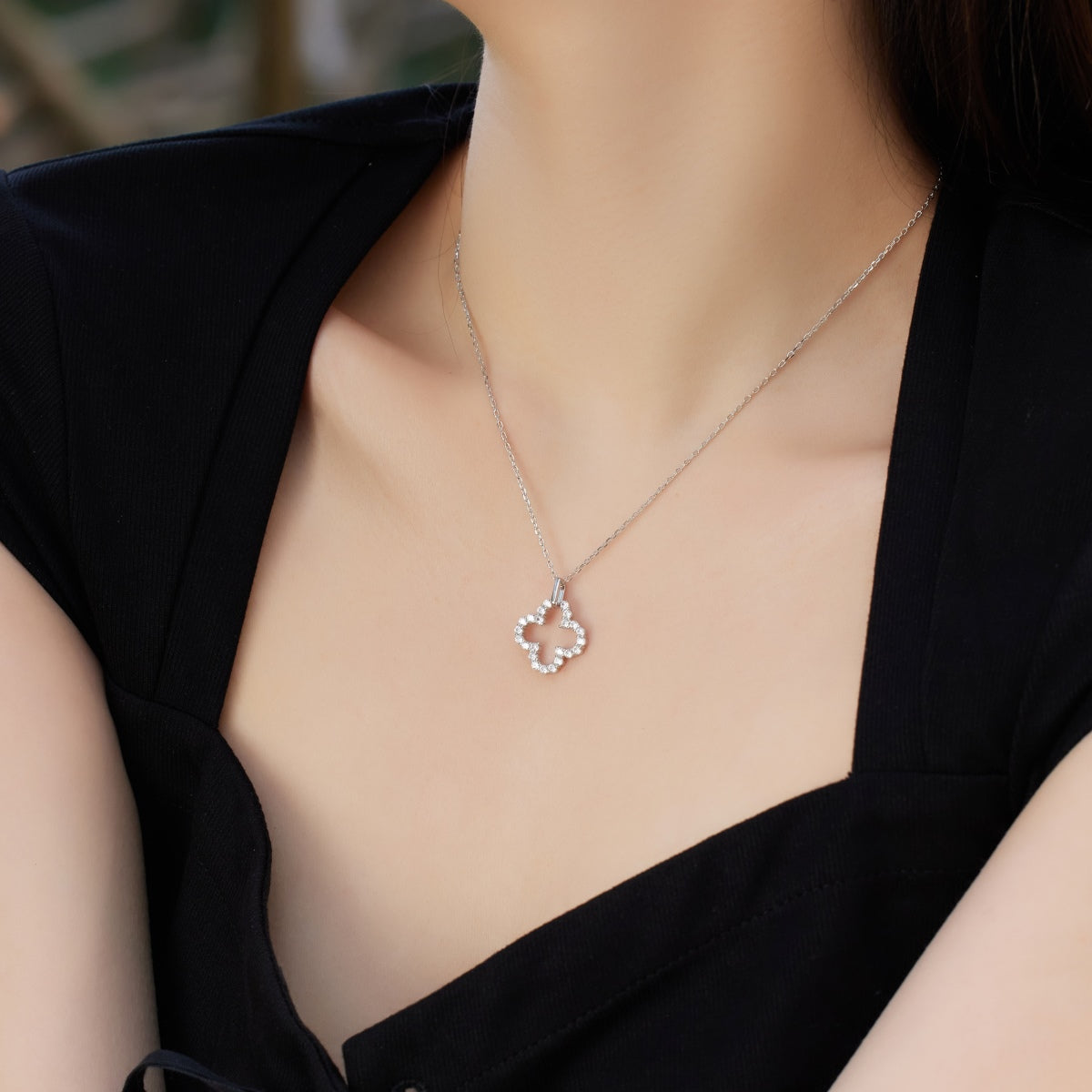 [Regalia jewelry]Four-Leaf Clover Hollow Design Exquisite Necklace