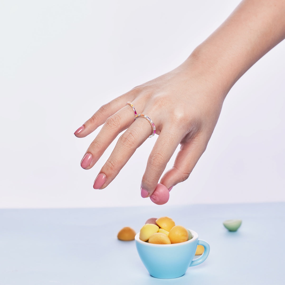 [Joyas Regalia] Exquisito anillo diario con corte esmeralda multicolor