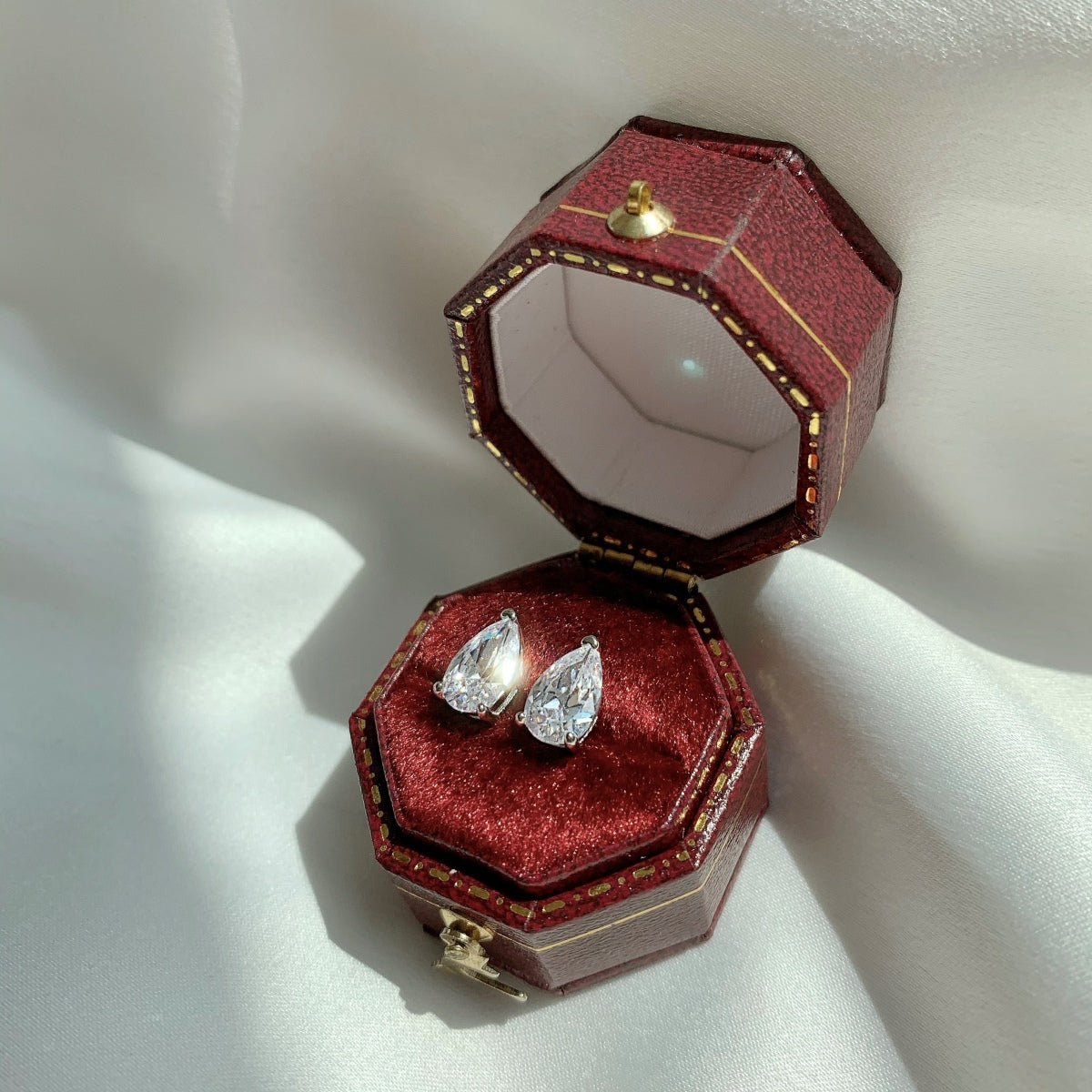 [Joyas Regalia]Pendientes con forma de gota de agua ornamentada