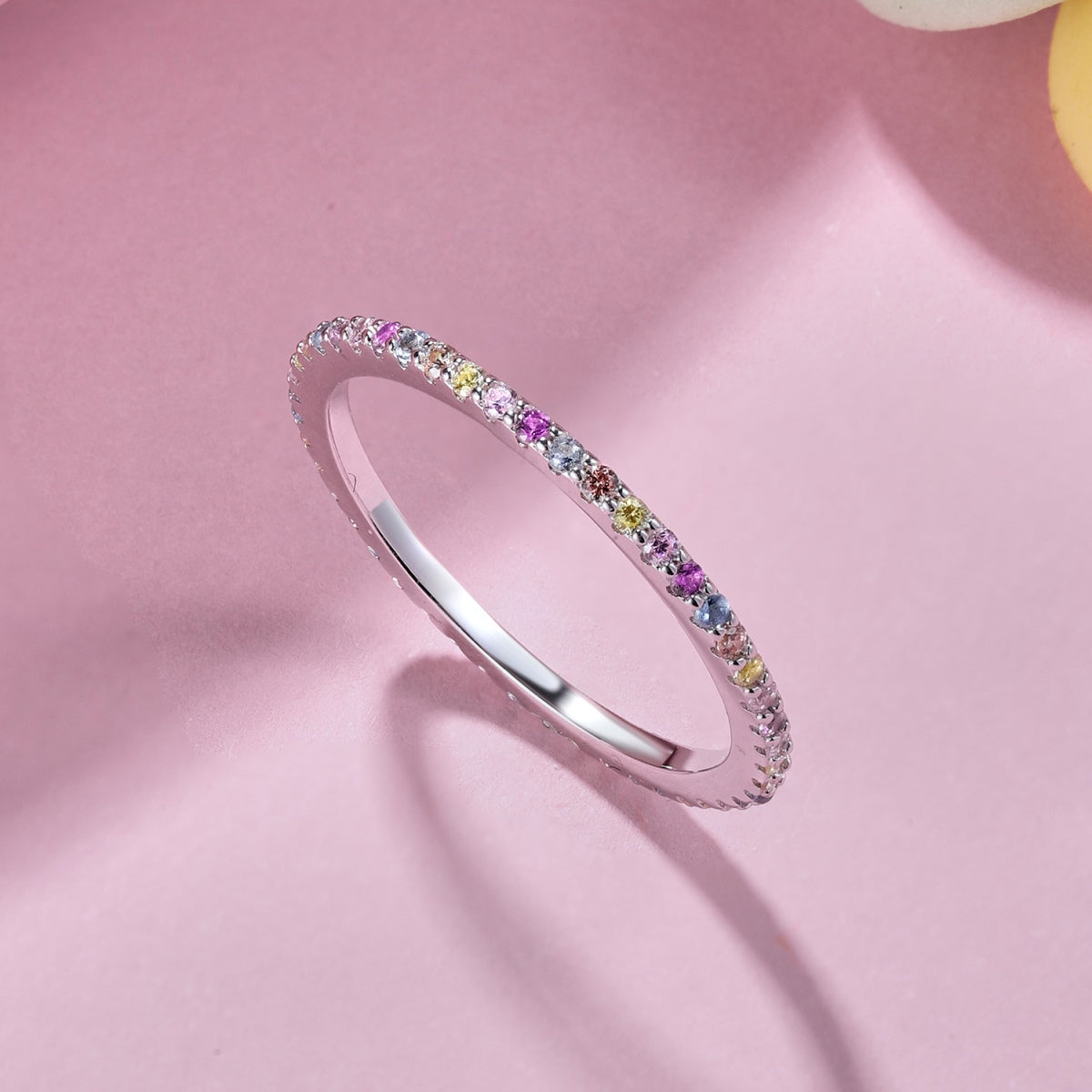 [Joyas Regalia] Anillo de tenis de corte redondo adornado y colorido