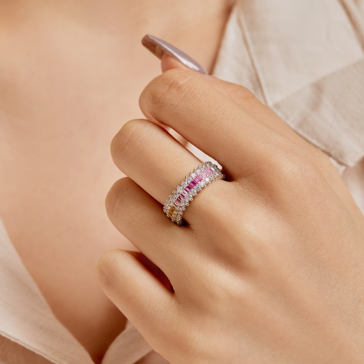 [Joyas Regalia] Anillo diario adornado con corte radiante y colorido