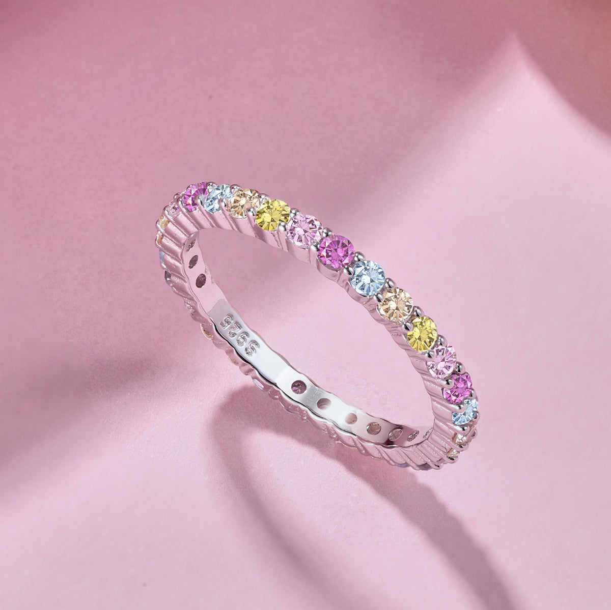 [Joyas Regalia] Elegante anillo diario de corte redondo intenso
