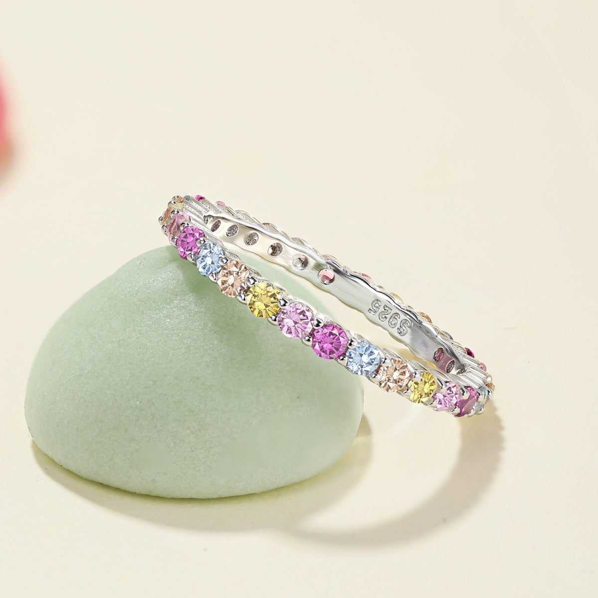 [Joyas Regalia] Elegante anillo diario de corte redondo intenso