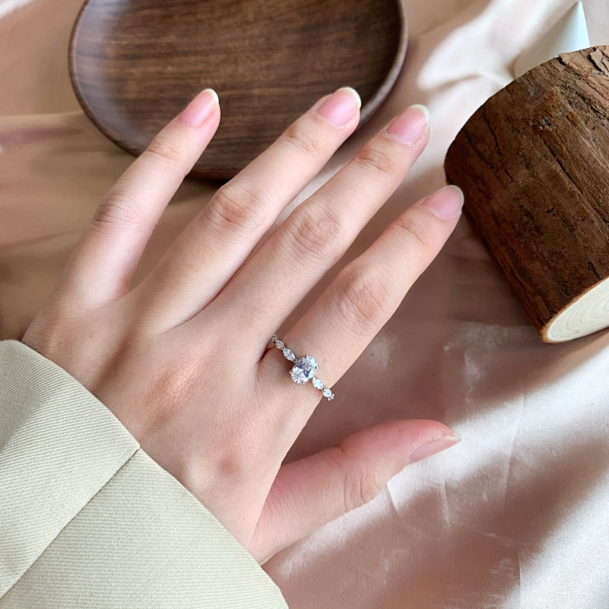 [Joyas Regalia] Anillo de uso diario lujoso, vibrante y alargado con corte cojín de 0,75 quilates