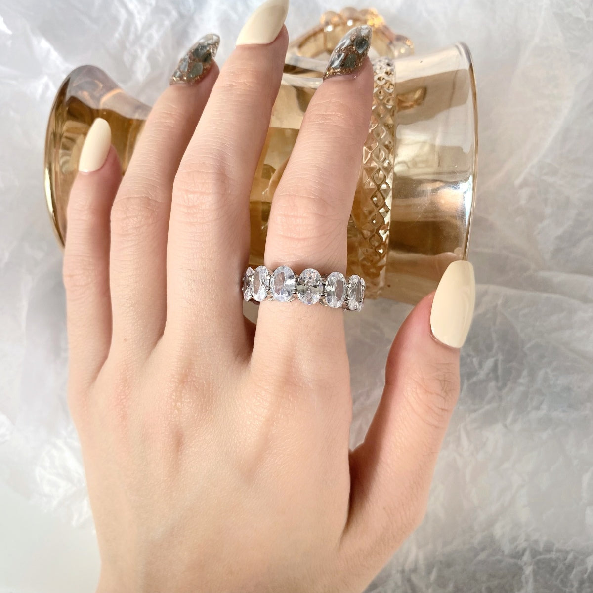 [Joyas Regalia] Anillo de tenis delicado con corte cojín alargado