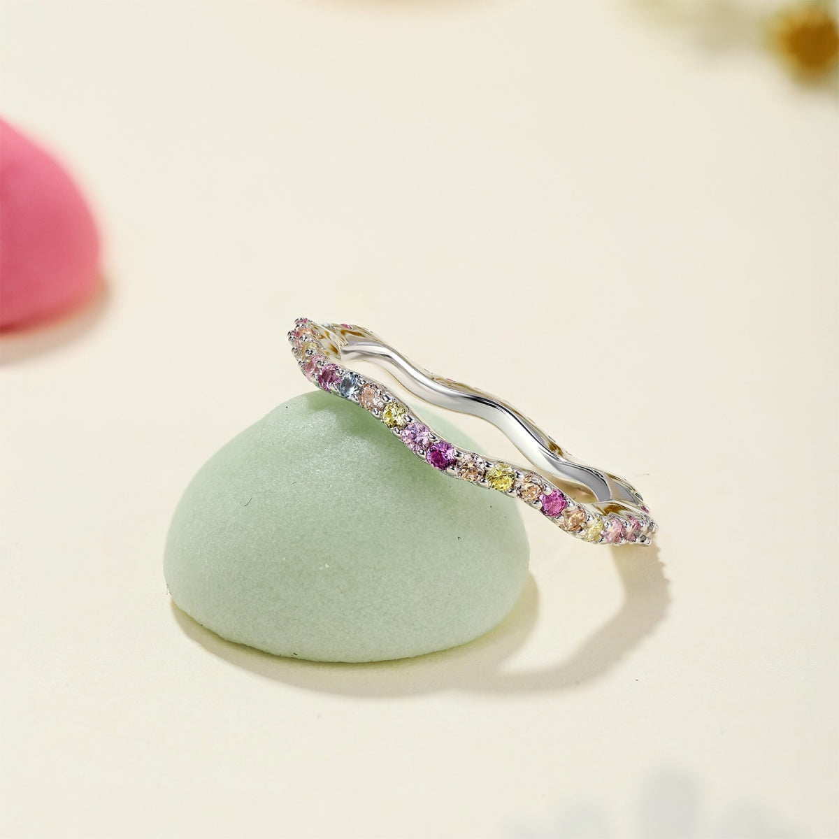 [Joyas Regalia] Anillo de fiesta de corte redondo, delicado y colorido