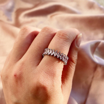 [Joyas Regalia] Precioso anillo de tenis con corte marquesa