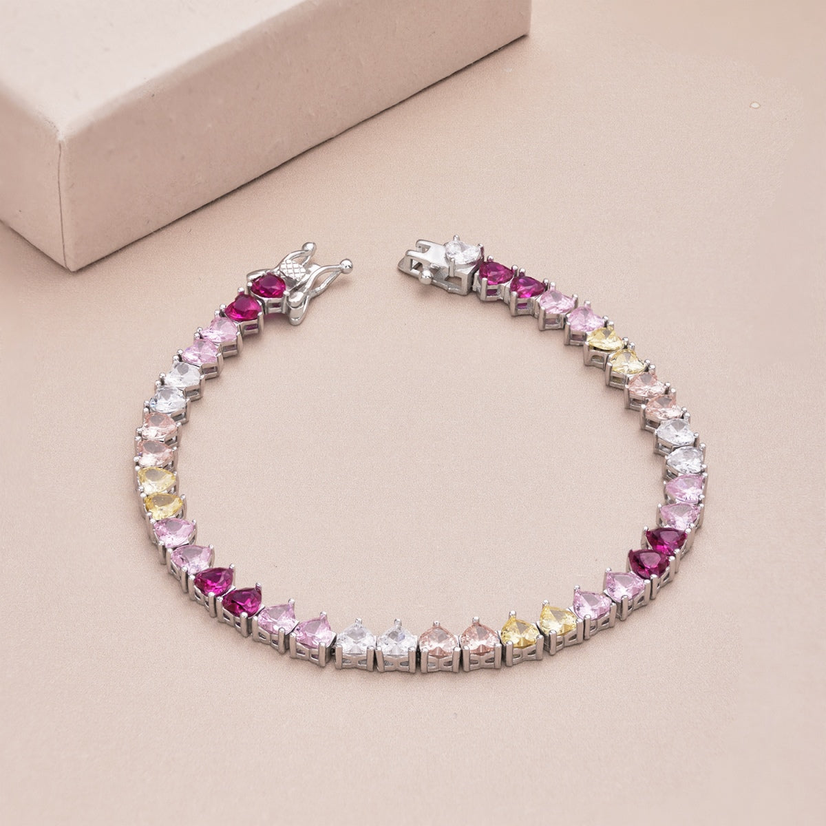 [Bijoux Regalia] Bracelet d'amoureux luxueux et coloré en forme de cœur romantique