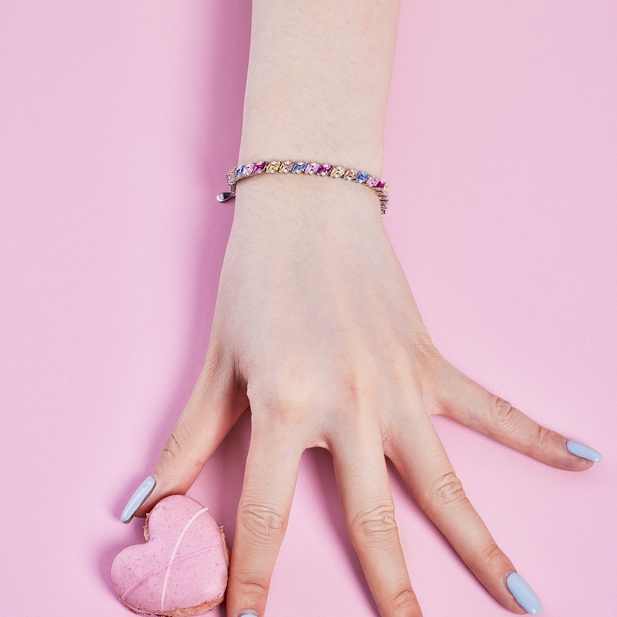 [Bijoux Regalia] Bracelet de fête orné et scintillant à plusieurs coupes