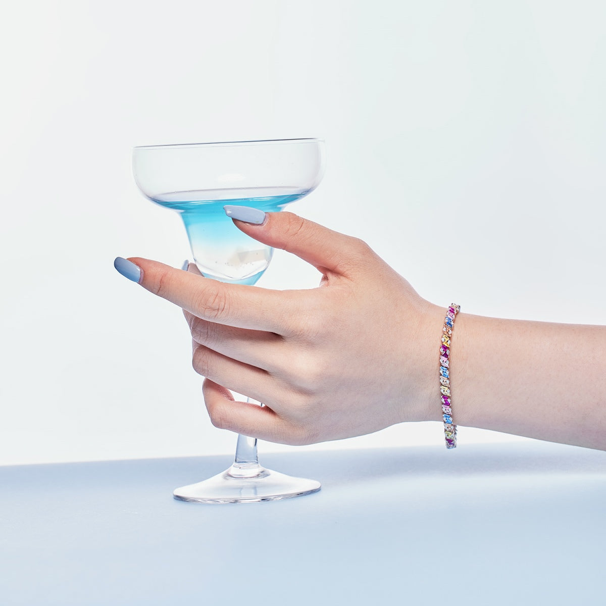 [Bijoux Regalia] Bracelet de fête orné et scintillant à plusieurs coupes
