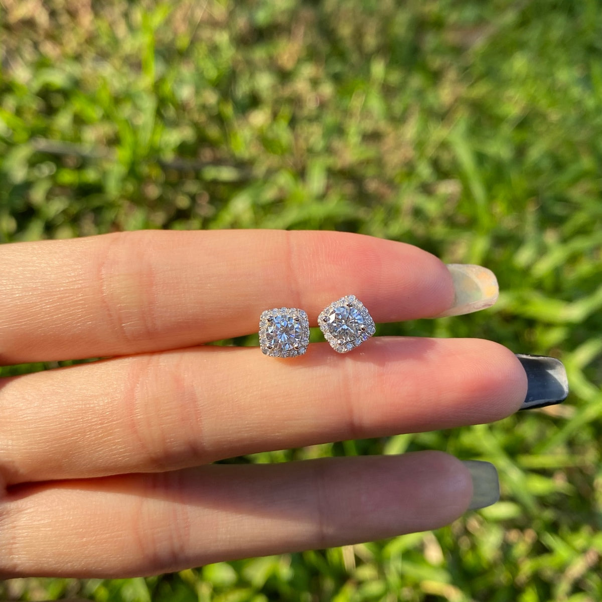 [Regalia jewelry]Classic Round Center Stone Stud Earrings
