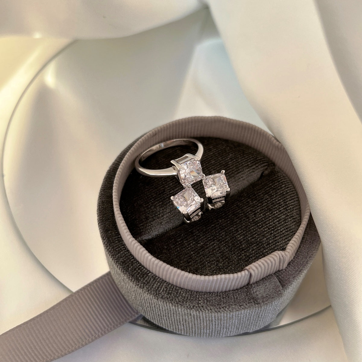 [Regalia jewelry]1.0 Carat Radiant Princess Cut Wedding Earrings