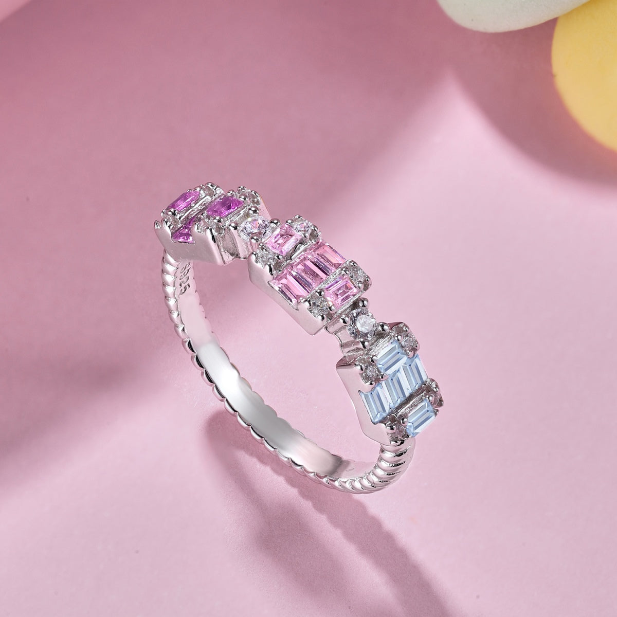 [Joyas Regalia] Anillo de fiesta único y colorido con corte esmeralda