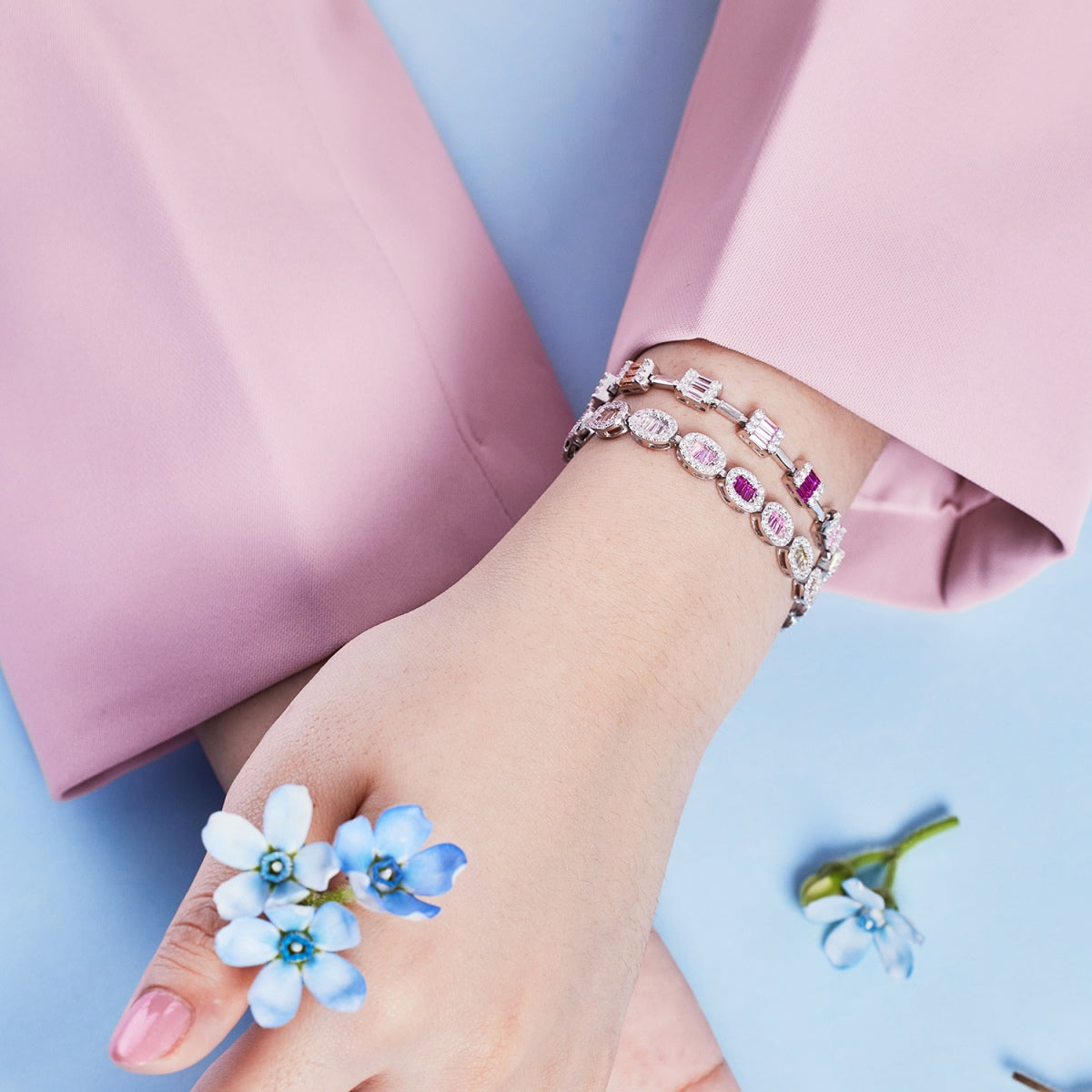 [Bijoux Regalia] Bracelet quotidien exquis en émeraude taillée ornée