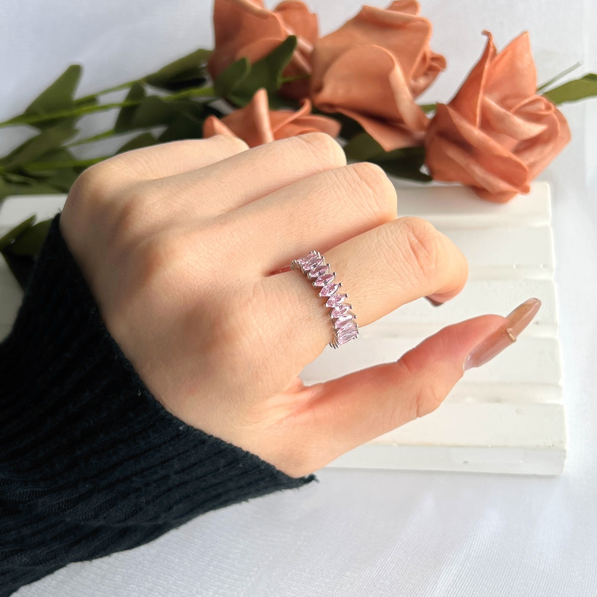 [Joyas Regalia] Precioso anillo de tenis con corte marquesa