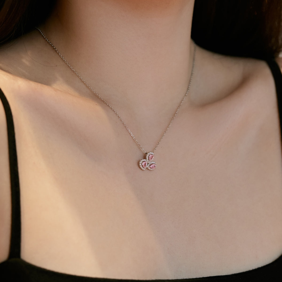 [Regalia jewelry]Elegant Flower Shape Pear Cut Necklace