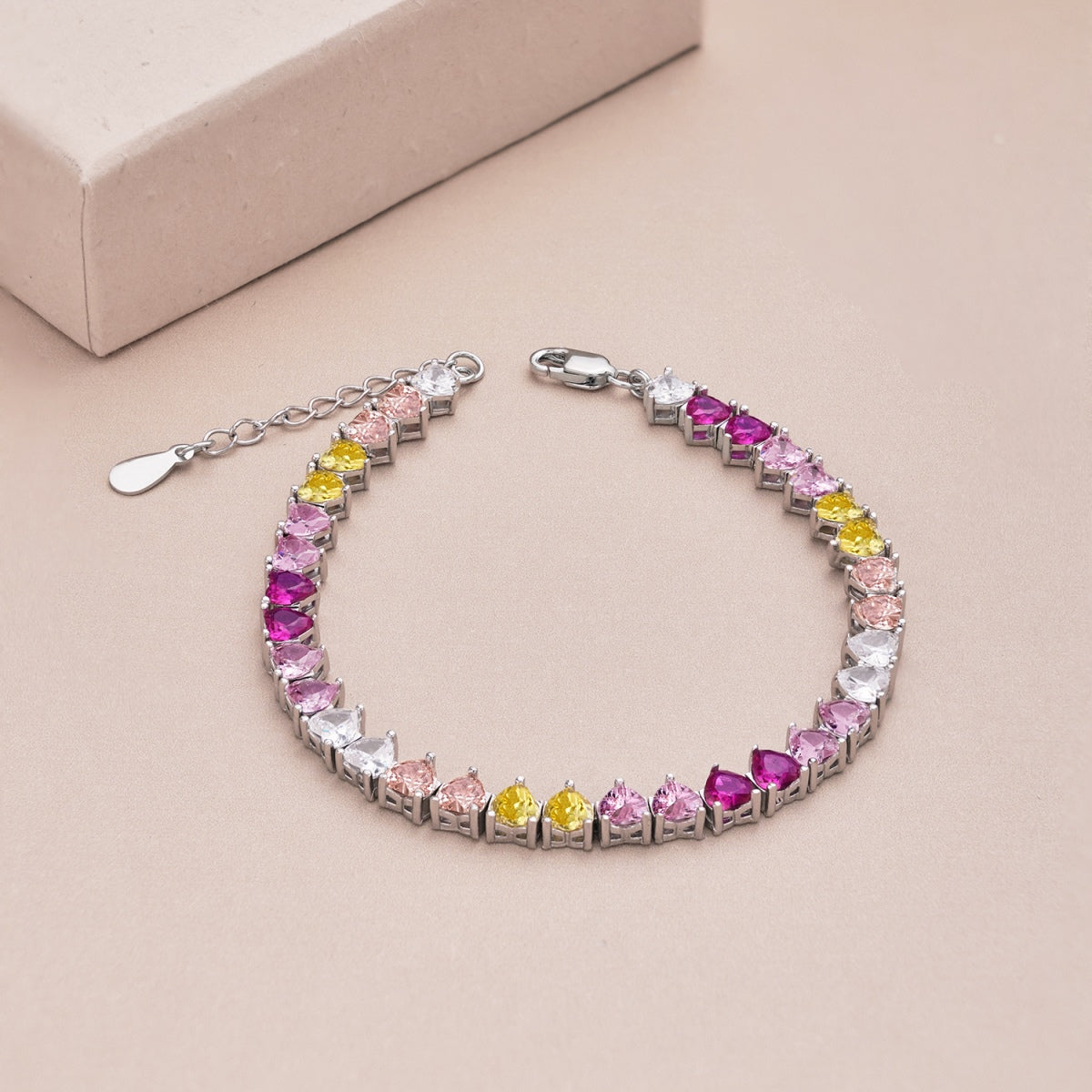 [Bijoux Regalia] Bracelet d'amoureux luxueux et coloré en forme de cœur romantique