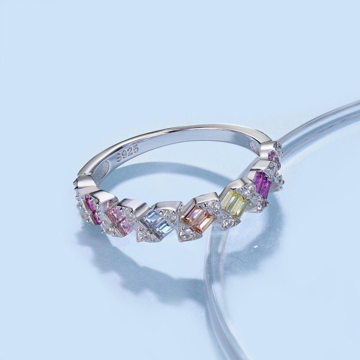 [Joyas Regalia] Anillo diario delicado con corte esmeralda vibrante