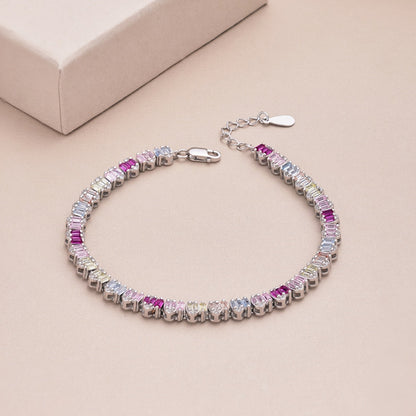 [Bijoux Regalia] Bracelet de fête délicat et coloré en émeraude taillée