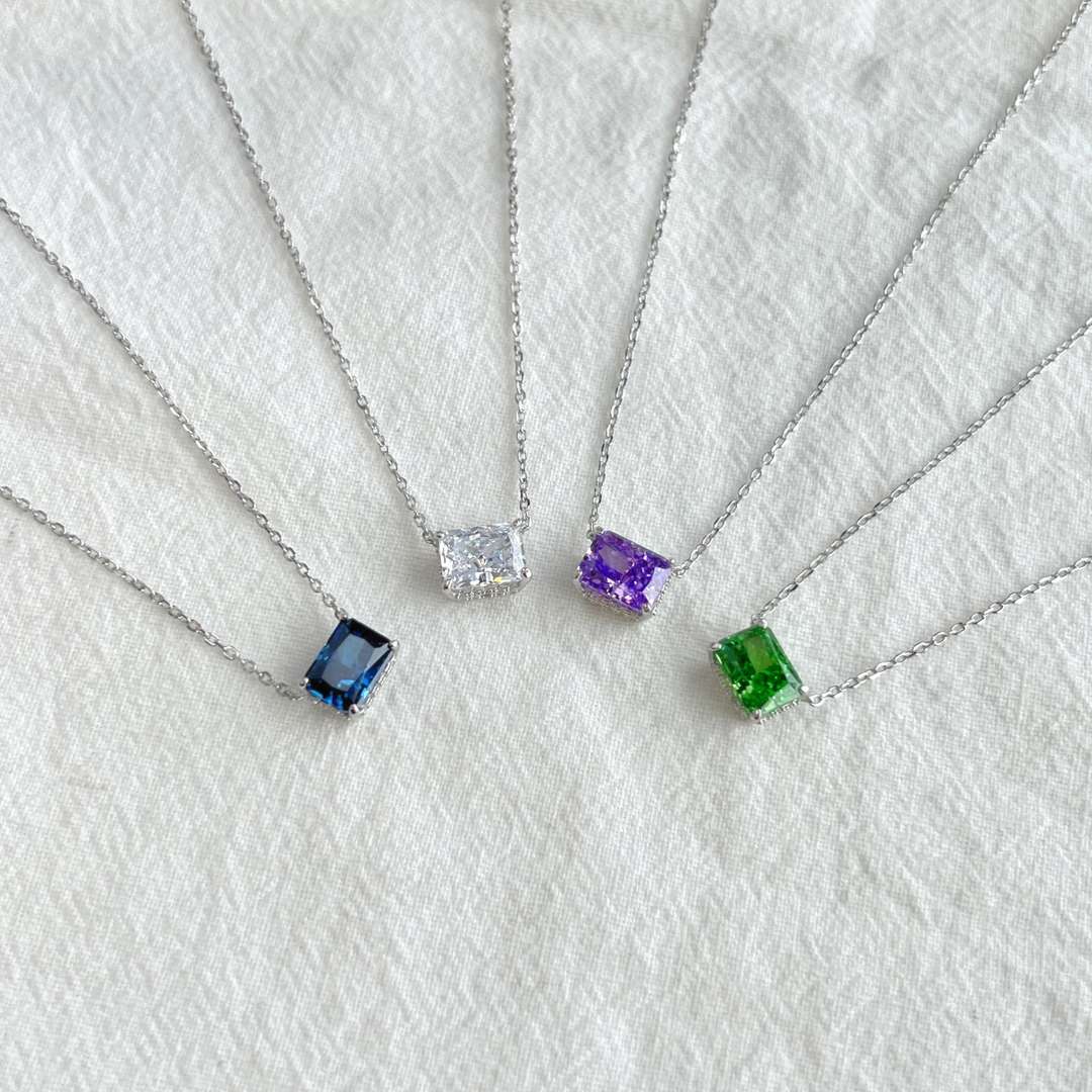 [Bijoux Regalia] Collier coloré de forme carrée luxueuse