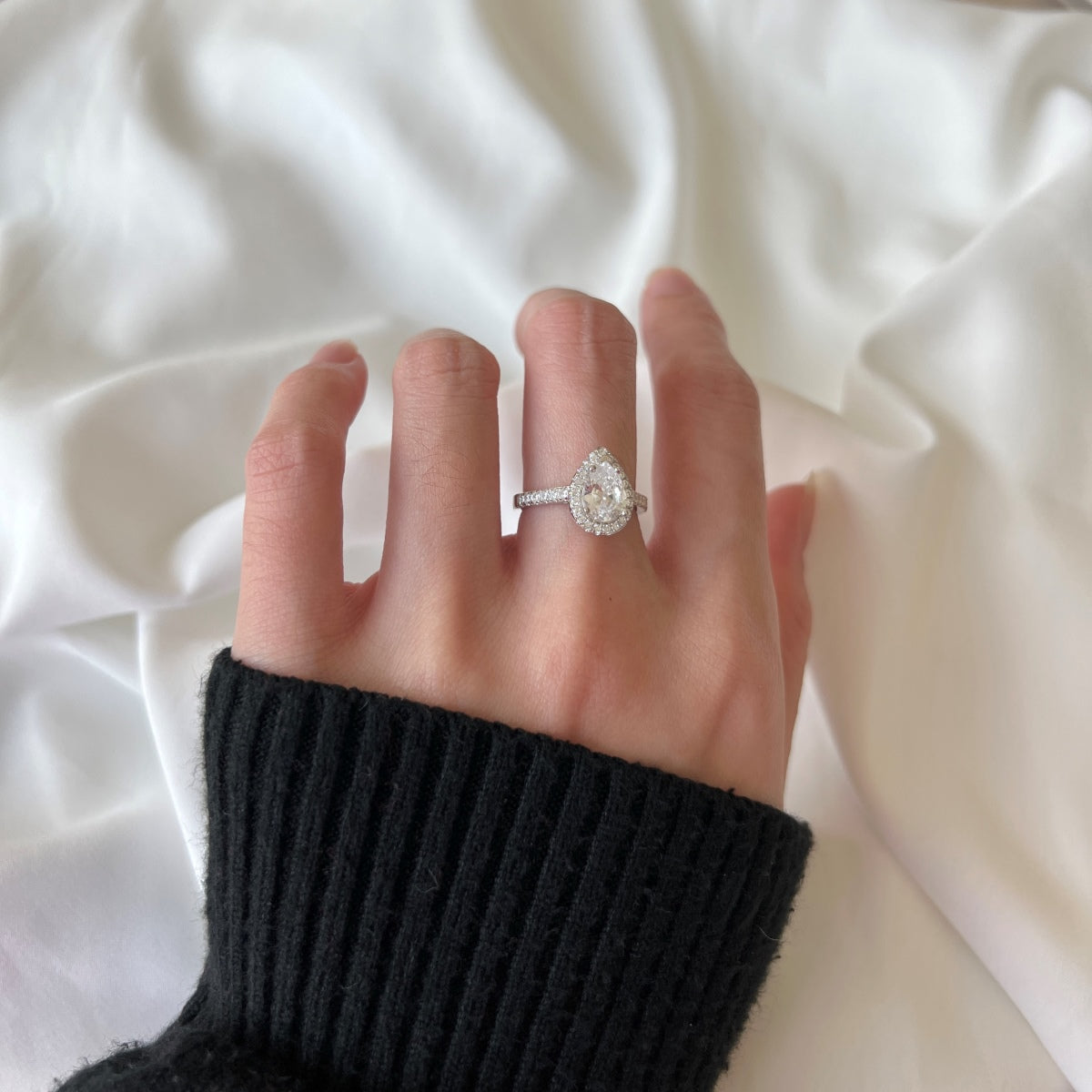 [Joyas Regalia] Anillo de bodas lujoso y resplandeciente de 1 quilate con forma de gota de agua