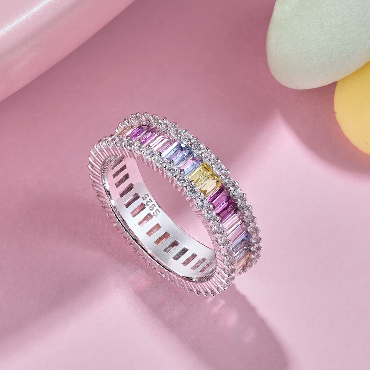 [Joyas Regalia] Anillo diario delicado con corte esmeralda caleidoscópico