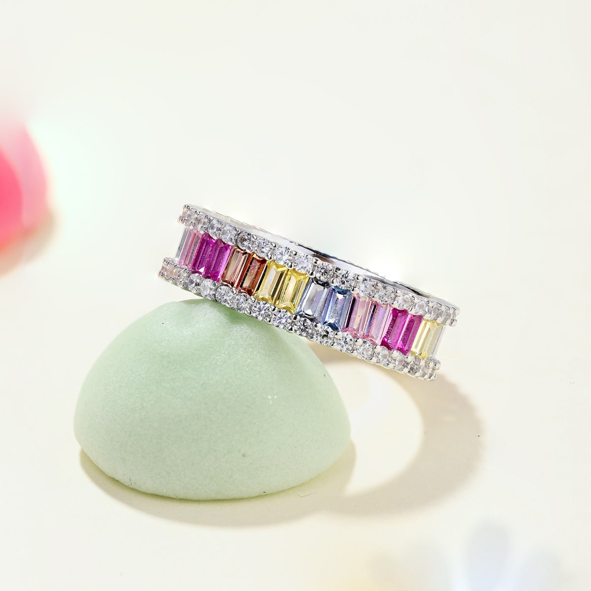 [Joyas Regalia] Anillo diario delicado con corte esmeralda caleidoscópico