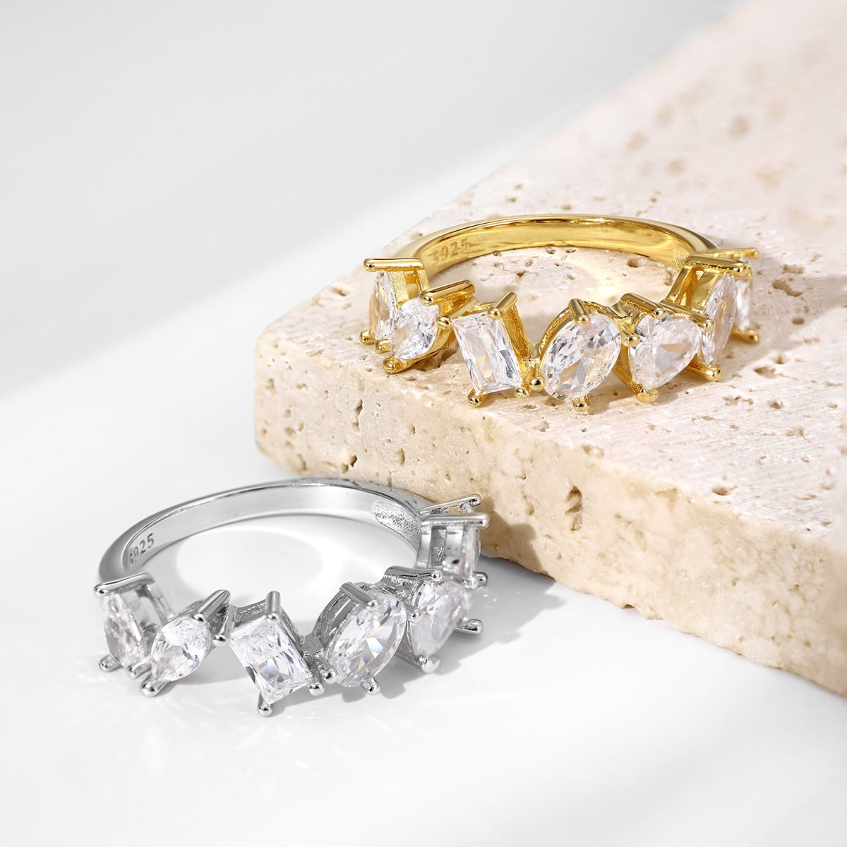 [Joyas Regalia] Anillo delicado de múltiples cortes