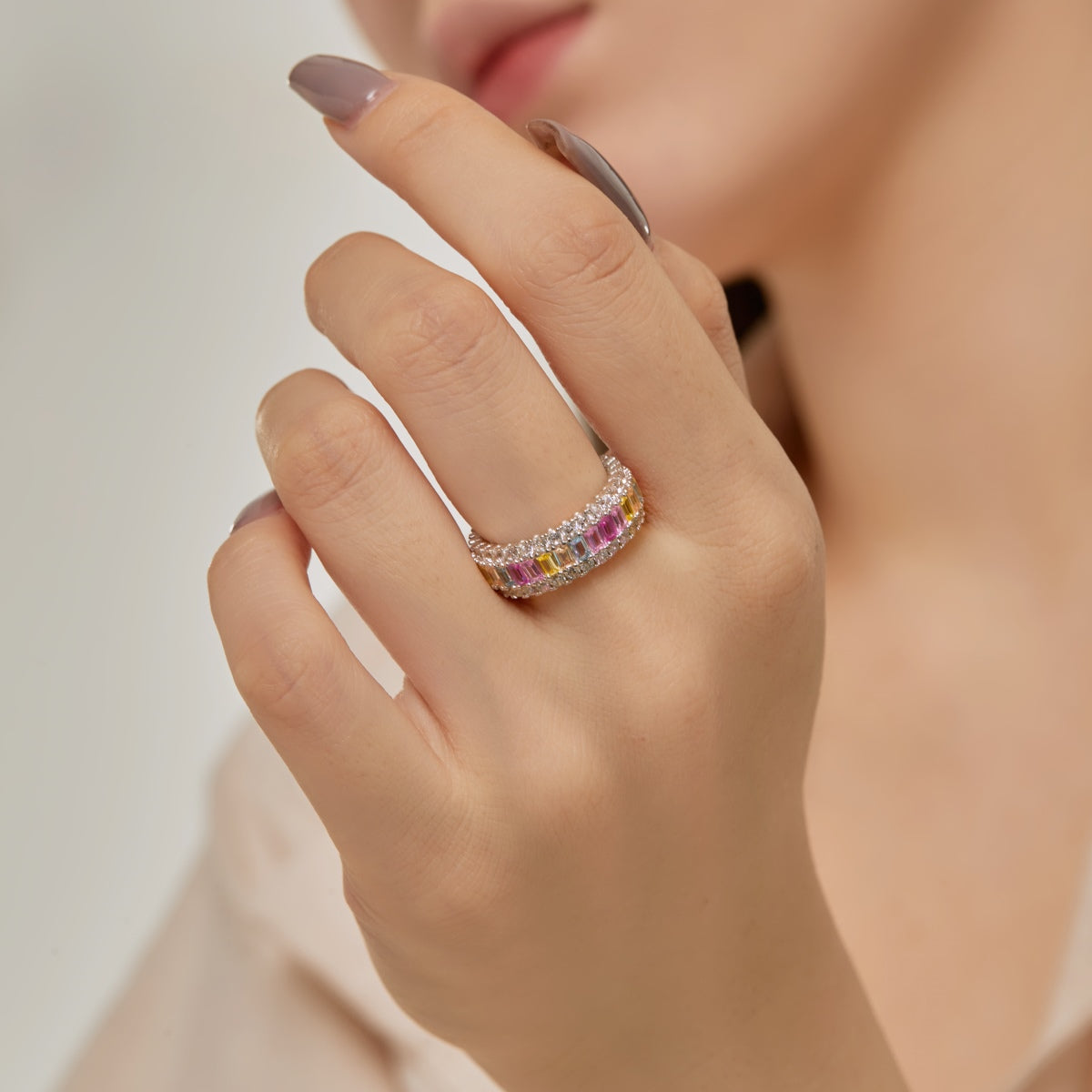 [Bijoux Regalia] Bague quotidienne délicate et colorée à coupe radiante