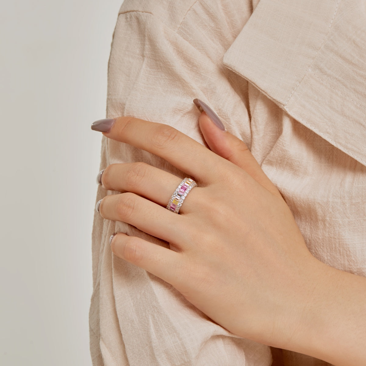 [Bijoux Regalia] Bague quotidienne délicate et colorée à coupe radiante
