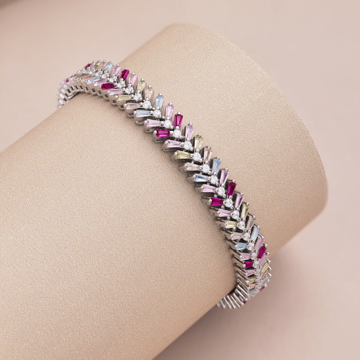 [Bijoux Regalia] Bracelet quotidien délicat taille émeraude radiante