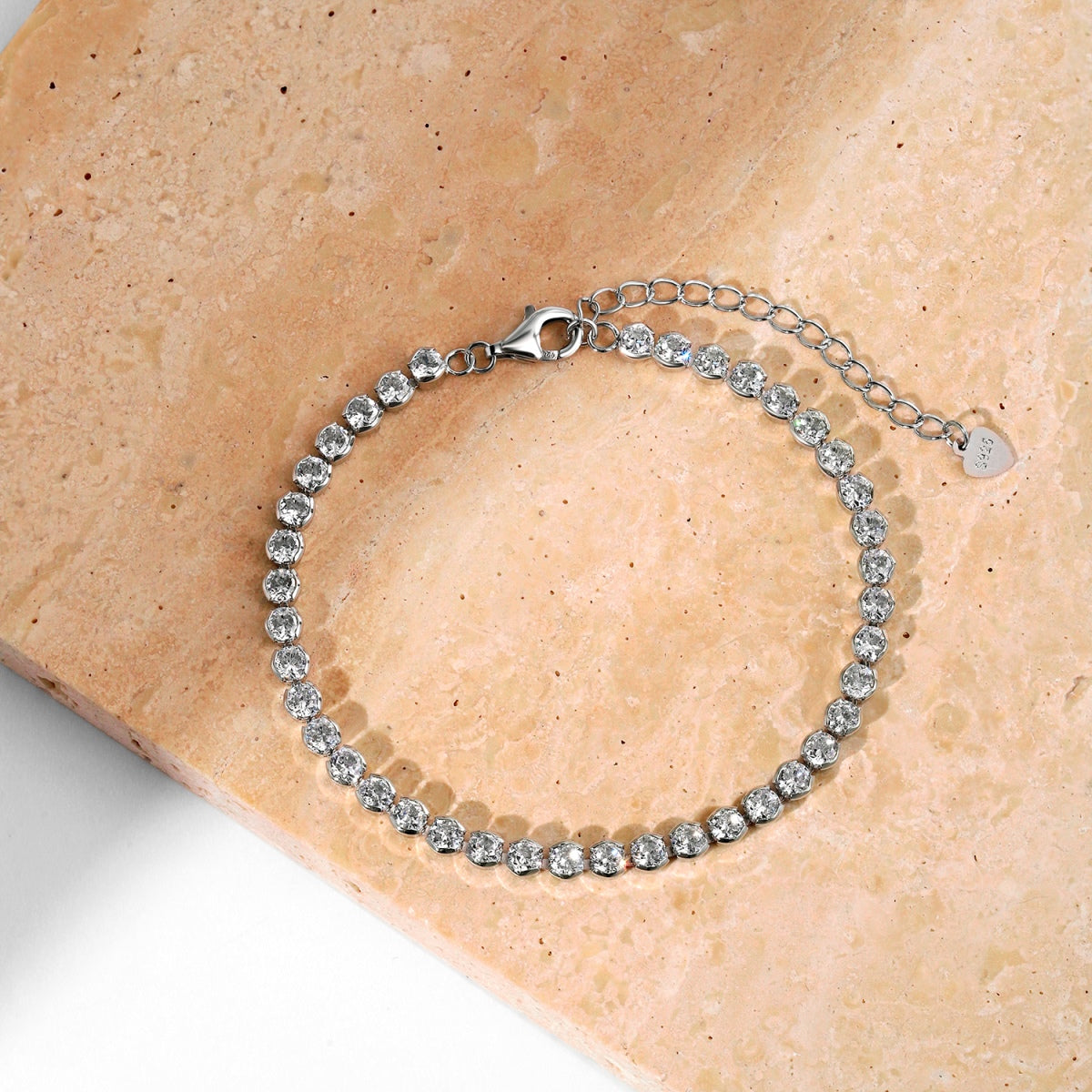 [Bijoux Regalia] Bracelet quotidien orné et scintillant à taille ronde