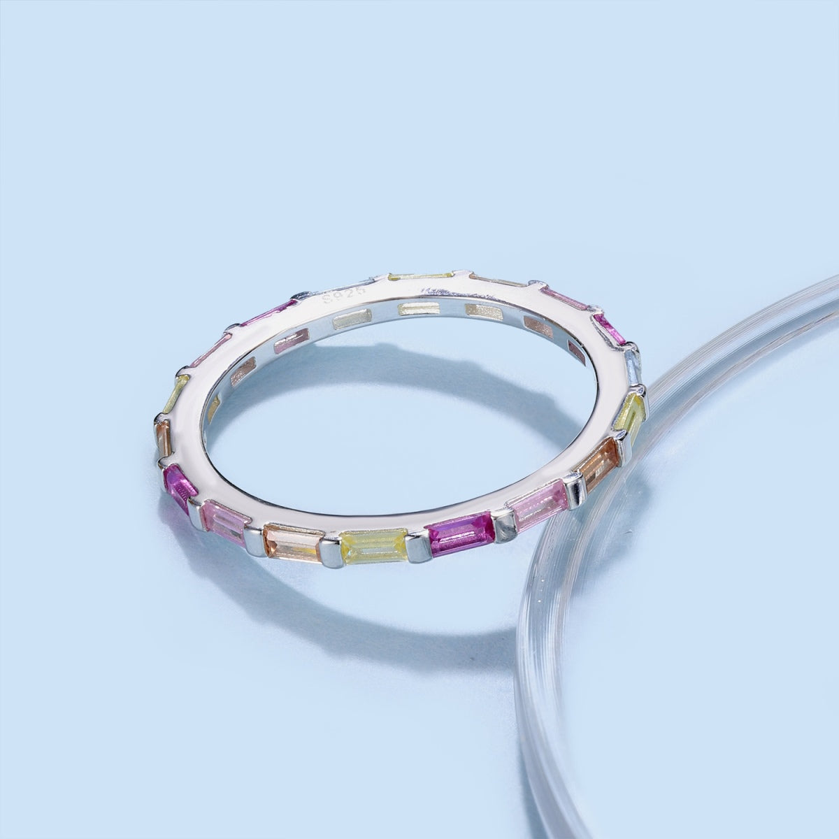[Joyas Regalia] Exquisito anillo diario con corte esmeralda multicolor