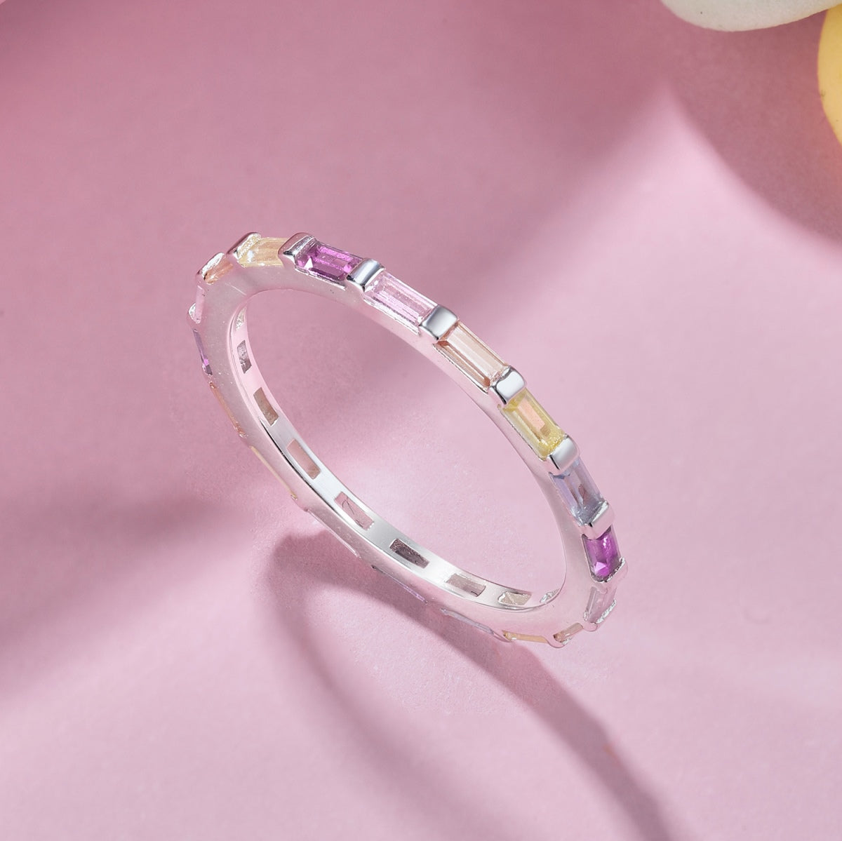 [Joyas Regalia] Exquisito anillo diario con corte esmeralda multicolor