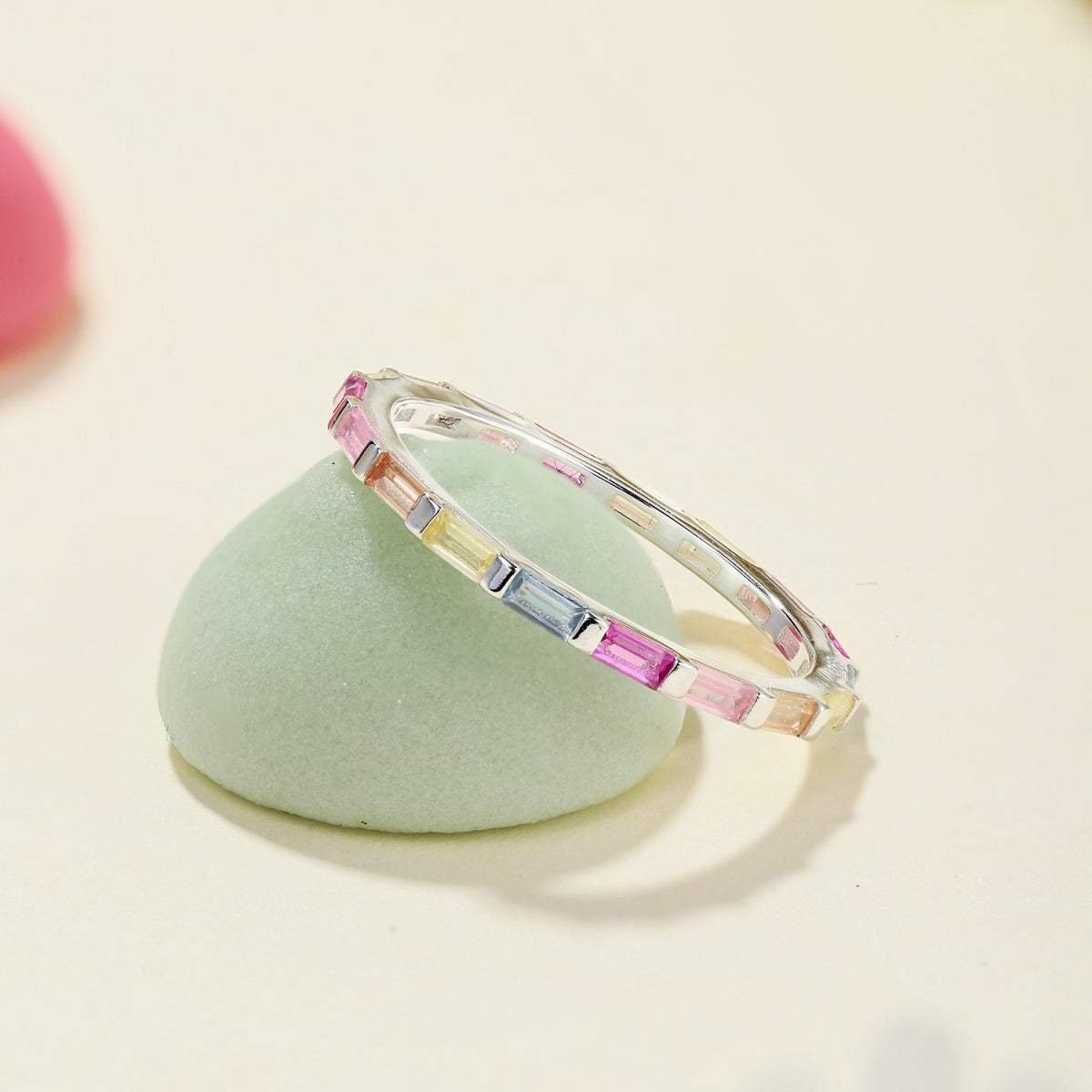 [Joyas Regalia] Exquisito anillo diario con corte esmeralda multicolor