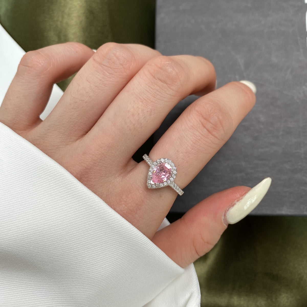 [Joyas Regalia] Anillo de bodas lujoso y resplandeciente de 1 quilate con forma de gota de agua