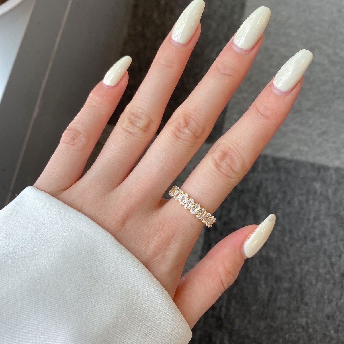 [Joyas Regalia]Anillo de tenis con corte ovalado ornamentado