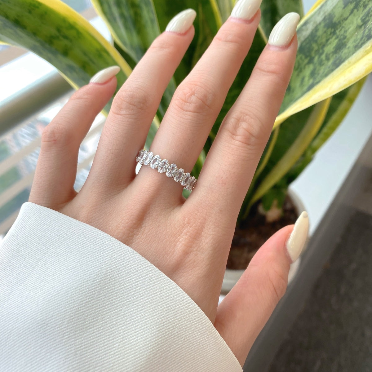 [Joyas Regalia]Anillo de tenis con corte ovalado ornamentado
