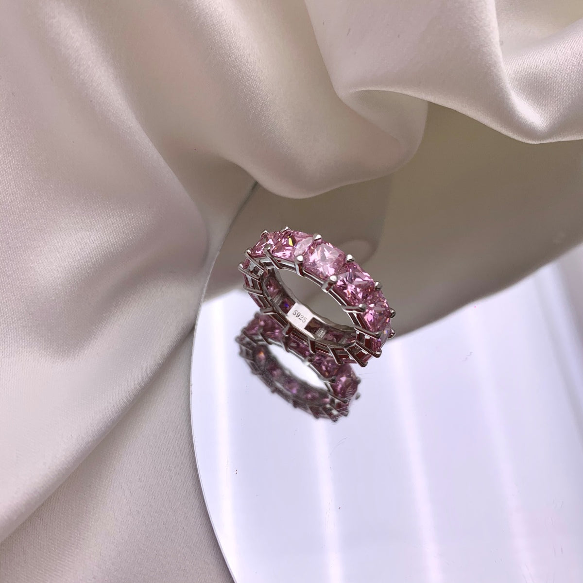 [Joyas Regalia] Elegante anillo de tenis de corte princesa