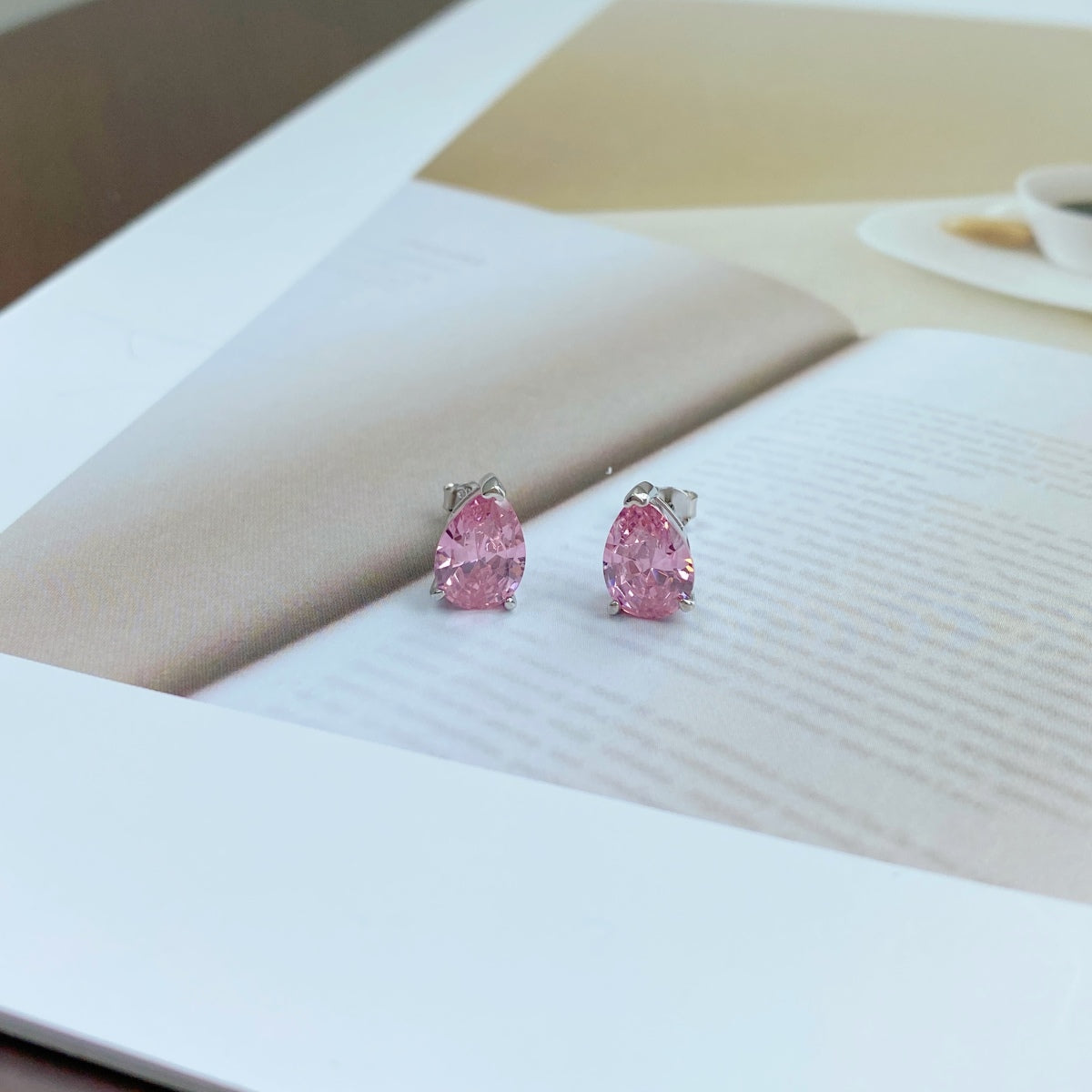 [Joyas Regalia]Pendientes con forma de gota de agua ornamentada